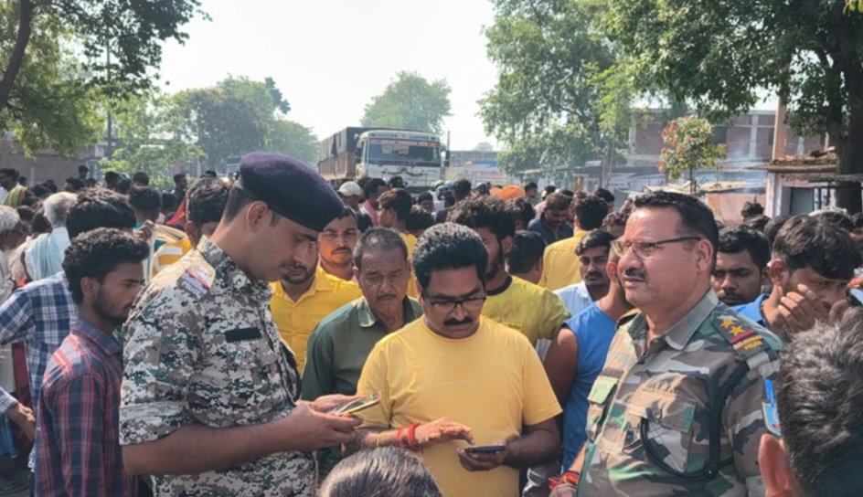 Ramgarh News : बारलोंग चौक पर वाहन के धक्के से युवक की मौत, विरोध में 4 घंटे सड़क जाम