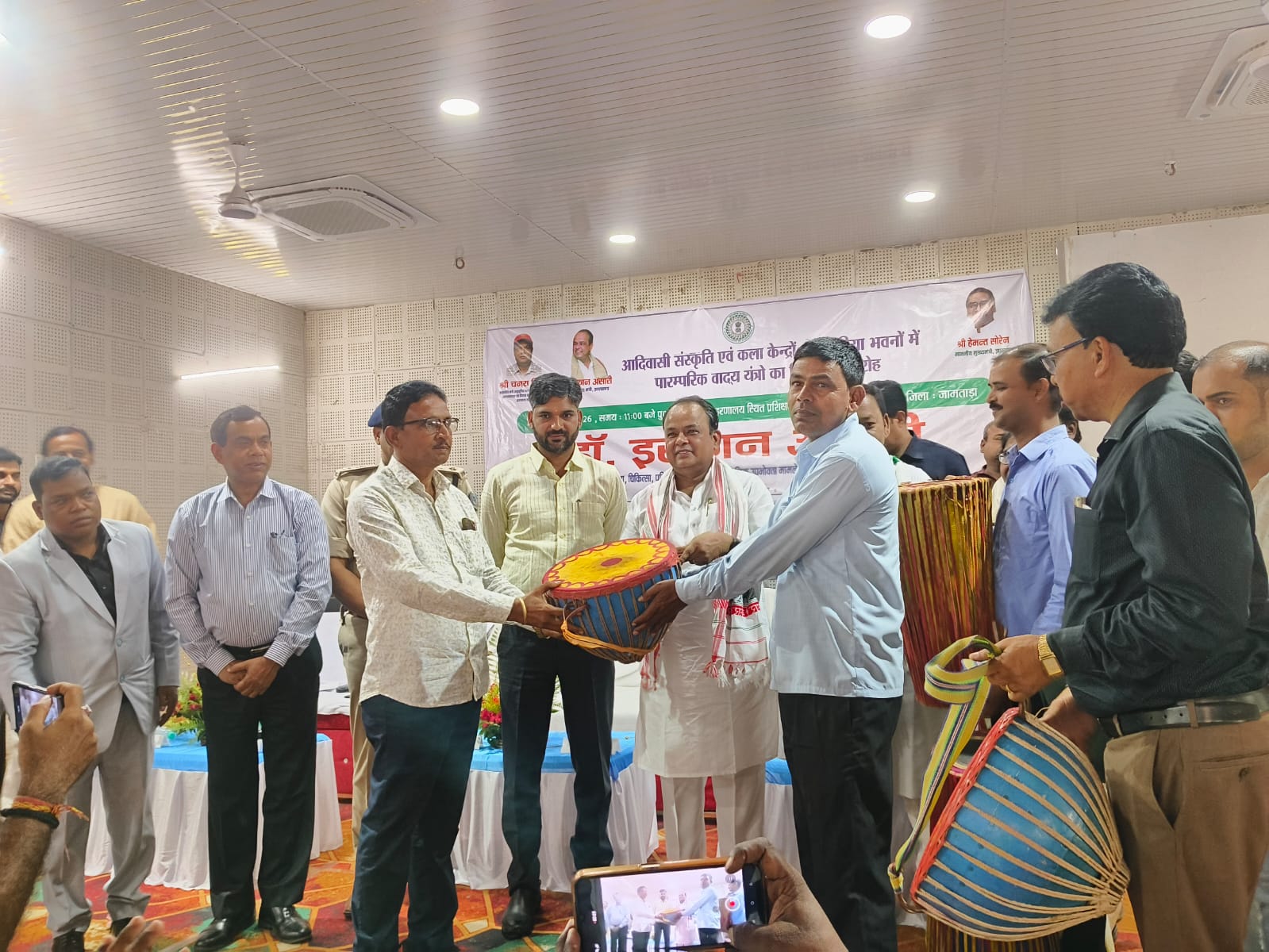 Jamtara News :  आदिवासी संस्कृति को सहेजने के लिए सरकार प्रतिबद्ध- डॉ इरफान अंसारी