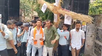 Jamshedpur News : वर्कर्स कॉलेज में साइंस-आर्ट्स की पढ़ाई बंद करने के फैसले पर छात्रों में उबाल