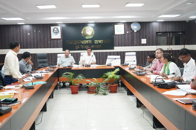 Jamshedpur News : बरसात से पहले विकास योजनाएं पूरी करने पर जोर, डीसी ने अफसरों को दिए निर्देश