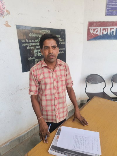 Simdega News : रैसियां बाजार में लाह व्यवसायी से दिनदहाड़े लूट, लुटेरों की फायरिंग में बाल-बाल बचे