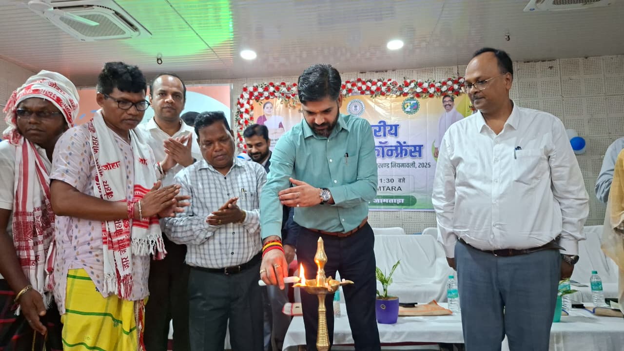 Jamtara News : ग्राम सभाओं को सशक्त बनाएं, जरूरतमंदों को दें योजनाओं का लाभ- डीसी