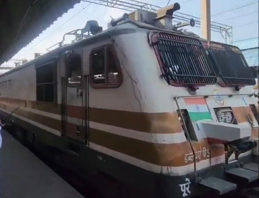 Dhanbad News : धनबाद-गया रेलखंड में कवच 4.0 शुरू, 76 किमी सेक्शन अब अत्याधुनिक सुरक्षा दायरे में