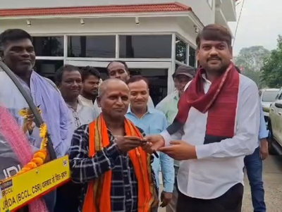 धनबादः Dhanbad News : झरिया के विस्थापित परिवार को मिला सहारा, बीसीसीएल ने दिया ई-रिक्शा