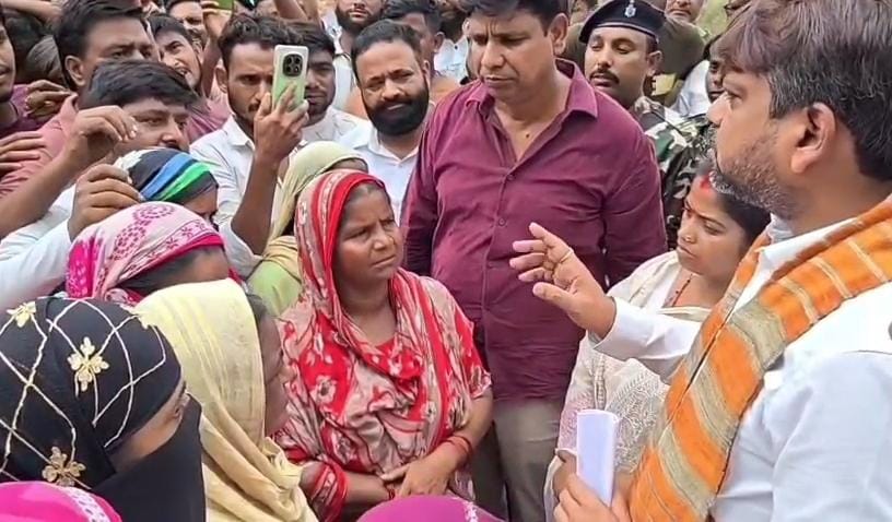Dhanbad News : मेयर ने भू-धंसान क्षेत्र का लिया जायजा, कहा- पुनर्वास से पहले रोजगार व सुरक्षित आवास की हो व्यवस्था