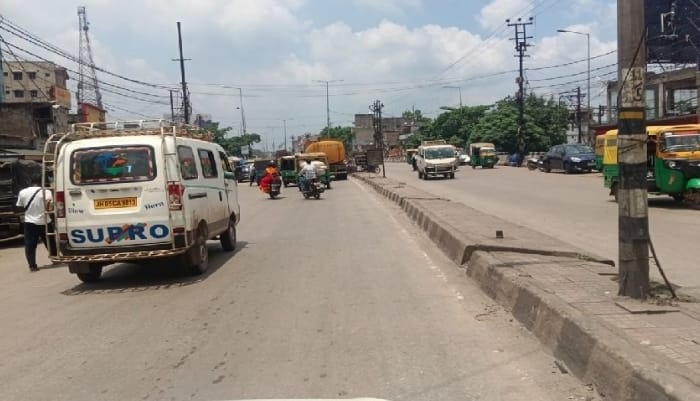 Seraikela News : सरायकेला में भाजपा का बंद बेअसर, खुली रहीं दुकानें, चलते रहे वाहन