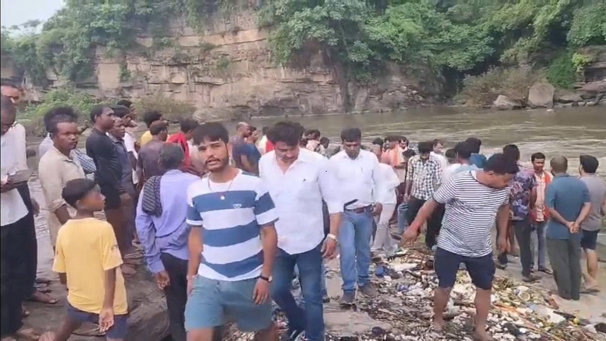 Dhanbad News : भटिंडा फॉल में डूबने से चाचा-भतीजे की मौत, जन्मदिन की खुशियां मातम में बदलीं