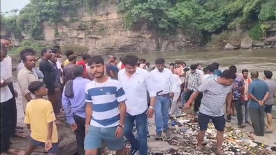 Dhanbad News : भटिंडा फॉल में डूबने से चाचा-भतीजे की मौत, जन्मदिन की खुशियां मातम में बदलीं