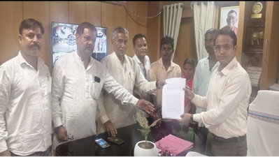 Hazaribagh News : पूर्व विधायक उमाशंकर अकेला डीसी से मिले, सौंपा ज्ञापन