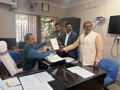 लातेहार नगर पंचायत चुनाव: भाजपा ने प्रत्याशी के पति को पद से हटाने की उठाई मांग