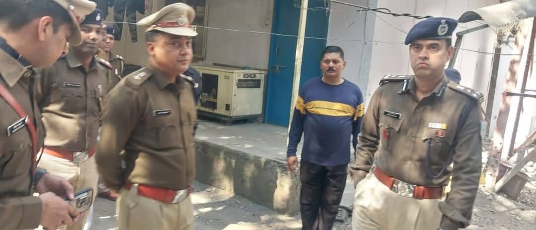 डीआईजी ने पतरातु एसडीपीओ कार्यालय का किया निरीक्षण, दिए निर्देश