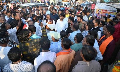 धनबादः गुरुद्वारा व मंदिर में मत्था टेक संजीव सिंह ने किया जनसंपर्क, कतरास से तेतुलमारी तक समर्थन