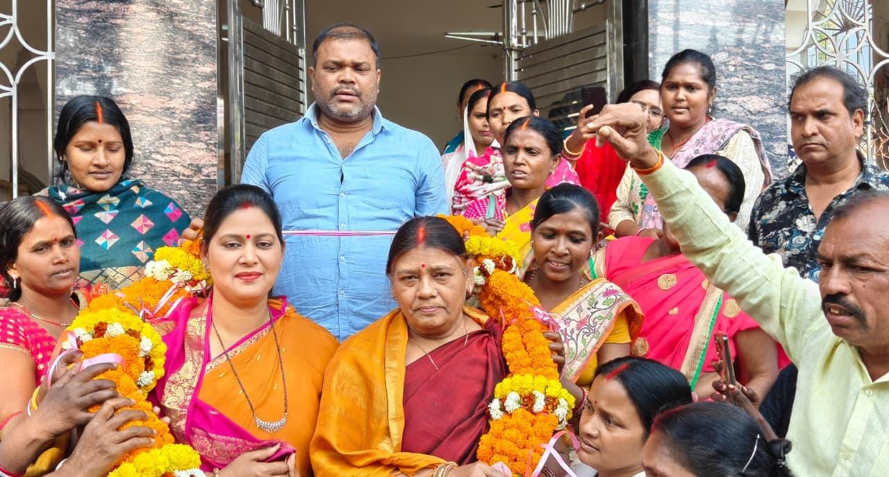 धनबादः मेयर प्रत्याशी इंदु सिंह का जनसंपर्क तेज, कहा- लोगों का मिल रहा आशीर्वाद