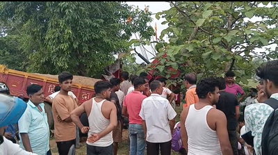Jamshedpur News : बालू लदे ट्रैक्टर ने बाइक को मारी टक्कर, एक सवार की मौत; दूसरा घायल