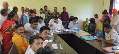 Latehar News : आम लोगों को कार्यालय के चक्कर नहीं लगवाएं आधिकारी- विधायक प्रकाश राम