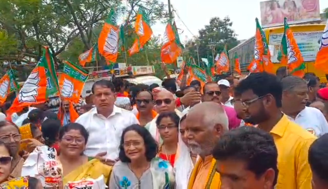 Deoghar News : पानी- बिजली संकट के विरोध में भाजपाइयों ने निकाली रैली