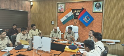 Hazaribagh News : आईजी ने की समीक्षा बैठक, नशा के सौदागरों पर सख्ती का निर्देश