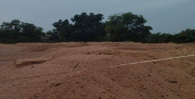 Seraikela News : इचागढ़ में 3.50 लाख CFT अवैध बालू का स्टॉक जब्त