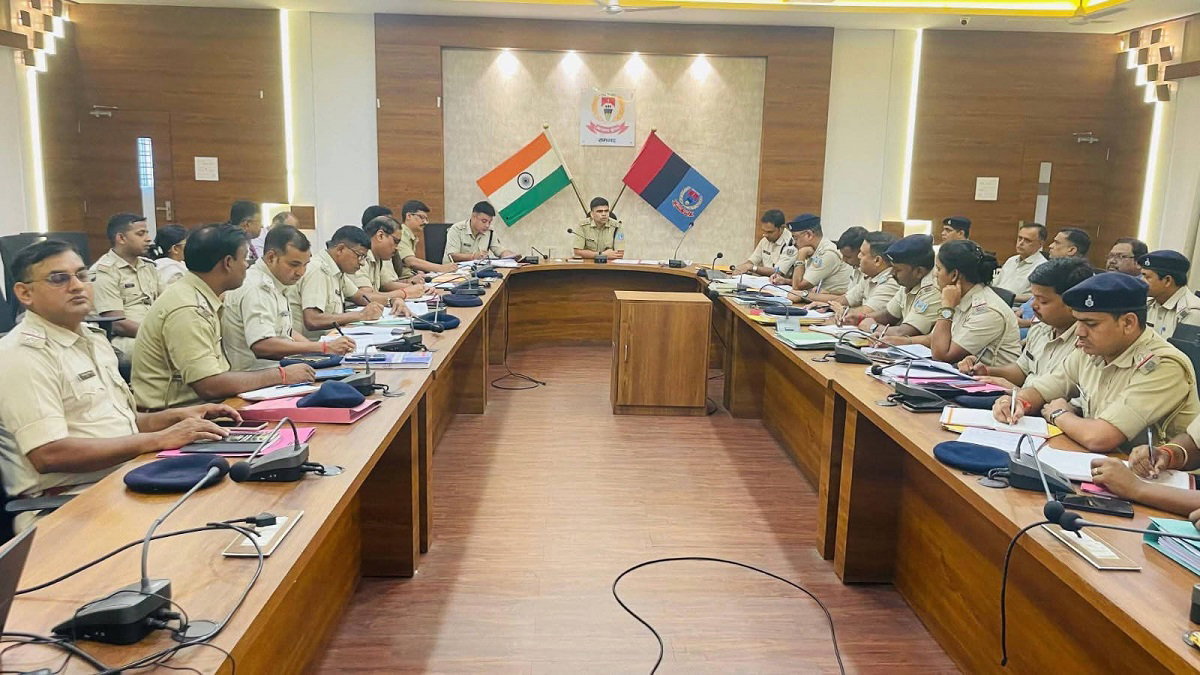 Ramgarh News : एसपी की क्राइम मीटिंग में लंबित कांडों के त्वरित निष्पादन का निर्देश