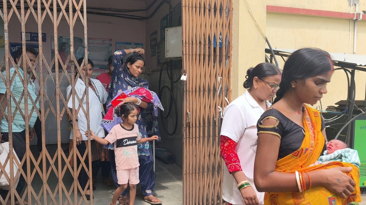 Giridih News :चैताडीह मातृत्व-शिशु स्वास्थ्य केंद्र के SNCU में पंखे में लगी आग, धुआं भरने से अफरातफरी