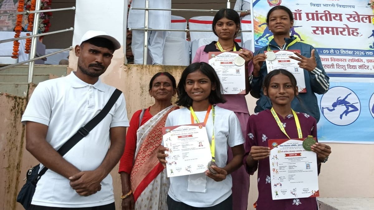 Latehar News : प्रांतीय एथलेटिक्स में एसवीएम लातेहार का उम्दा प्रदर्शन, 200 मीटर दौड़ में यश राज को सिल्वर मेडल