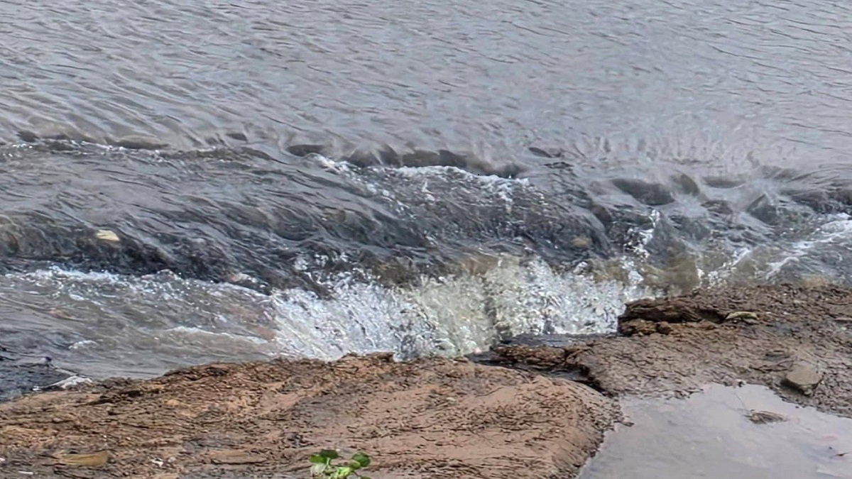 Sinkhole reappears