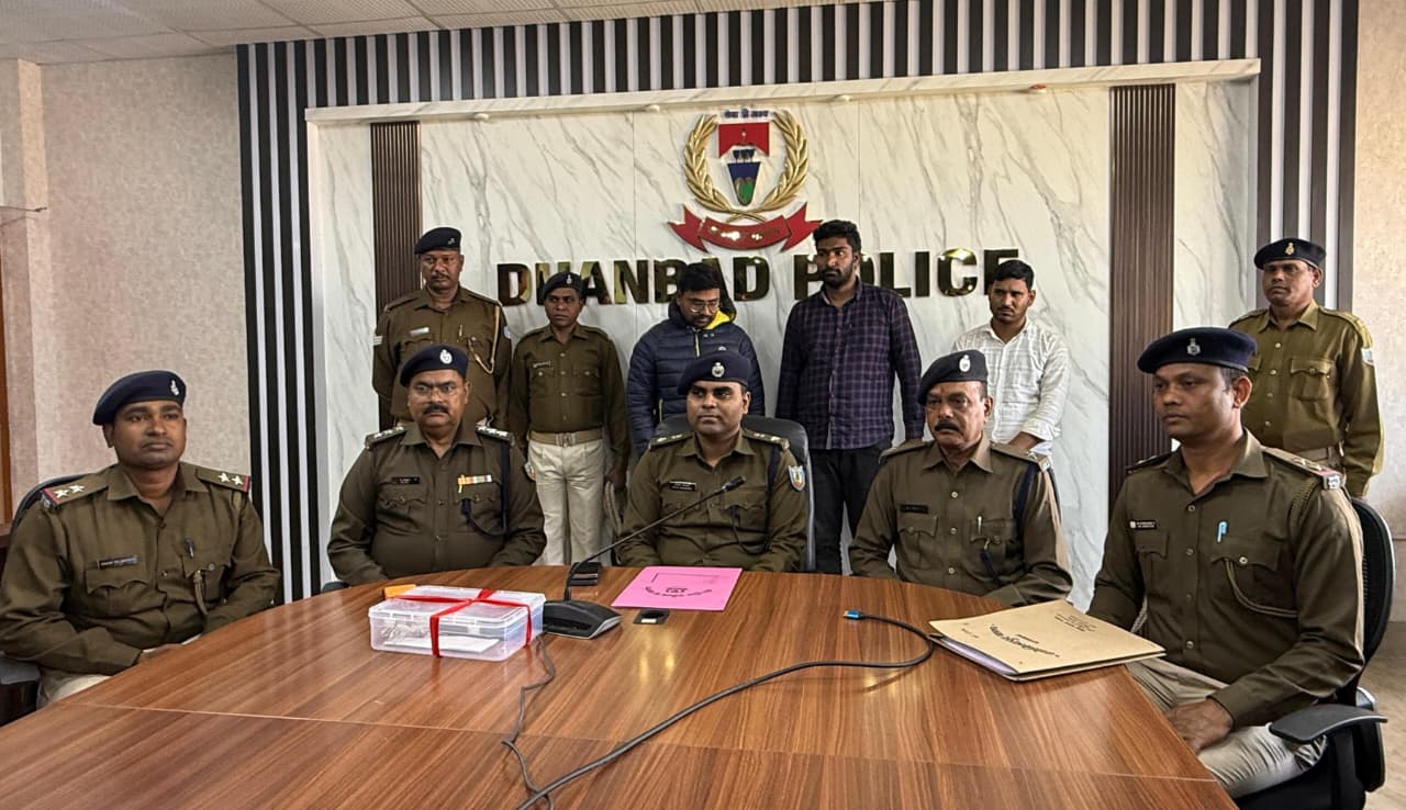 धनबादः SSC परीक्षा में नकल गिरोह का भंडाफोड़, MINERVA DIGITAL सेंटर से 3 गिरफ्तार