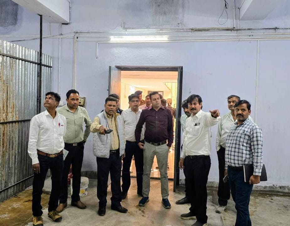 धनबादः अपर समाहर्ता ने मेगा स्पोर्ट्स कॉम्प्लेक्स व राजकीय पॉलिटेक्निक का किया निरीक्षण