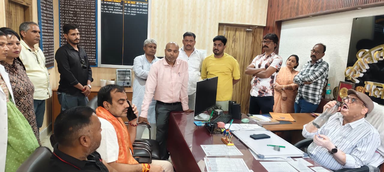 पलामूः सिविल सर्जन के आश्वासन पर NHM कर्मियों की हड़ताल समाप्त