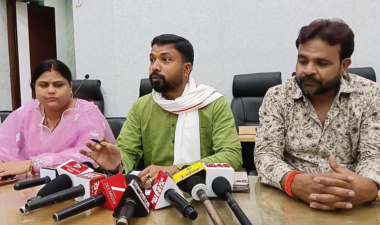 Dhanbad News : बोर्ड के फैसले पर राजनीति करना ठीक नहीं- जिप सदस्य