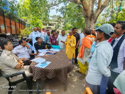 Hazaribagh News : थाना दिवस शिविर में  पहुंचे दर्जनों फरियादी, जमीन विवाद से लेकर म्यूटेशन तक के मामलों की सुनवाई