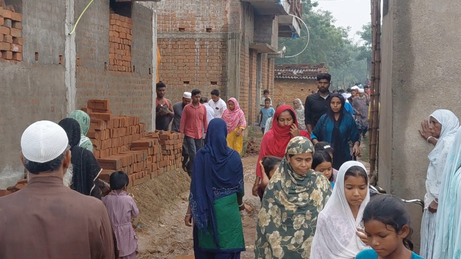 Jamtara News : परिवार पर टूटा आसमानी कहर, वज्रपात से बच्चे की मौत, पिता व 2 भाई घायल