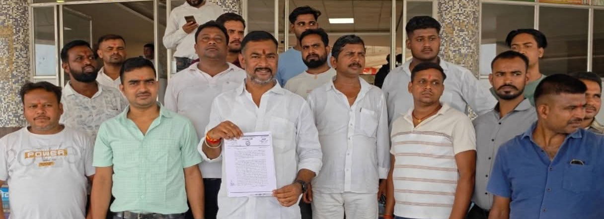 Giridih News : आजसू नेता कंपू यादव ने पुलिस पर लगाया दुर्व्यवहार का आरोप, डीसी-एसपी से शिकायत