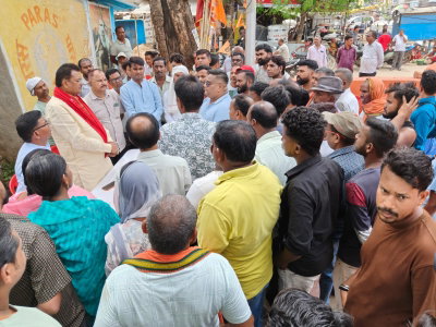 Hazaribagh News : विष्णुगढ़ फुटपाथ दुकानदारों से मिले सांसद, पुनर्वास का दिया भरोसा