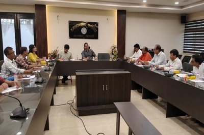 Seraikela News: डीसी ने SIR को लेकर राजनीतिक दलों संग की बैठक, मांगा सहयोग