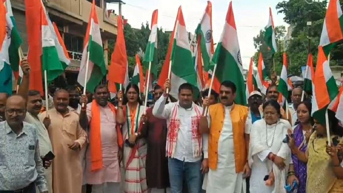 Giridih News : भाजपाइयों ने निकाली भव्य तिरंगा यात्रा, राष्ट्रभक्ति के रंग में रंगा शहर