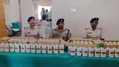 Dhanbad News : बरवाअड्डा में नकली शराब का जखीरा बरामद, 16 हजार बोतलें जब्त