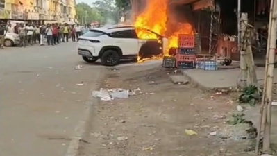 Bokaro News : टेस्ट ड्राइव के दौरान नई कार में लगी भीषण आग, बाइक भी जलकर खाक