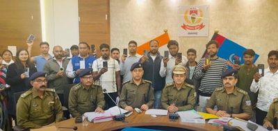 रामगढ़ः पुलिस ने 44 गुम मोबाइल बरामद कर उनके मालिकों को सौंपे