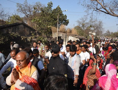 धनबादः मेयर प्रत्याशी चंद्रशेखर अग्रवाल की पदयात्रा में उमड़ी भीड़