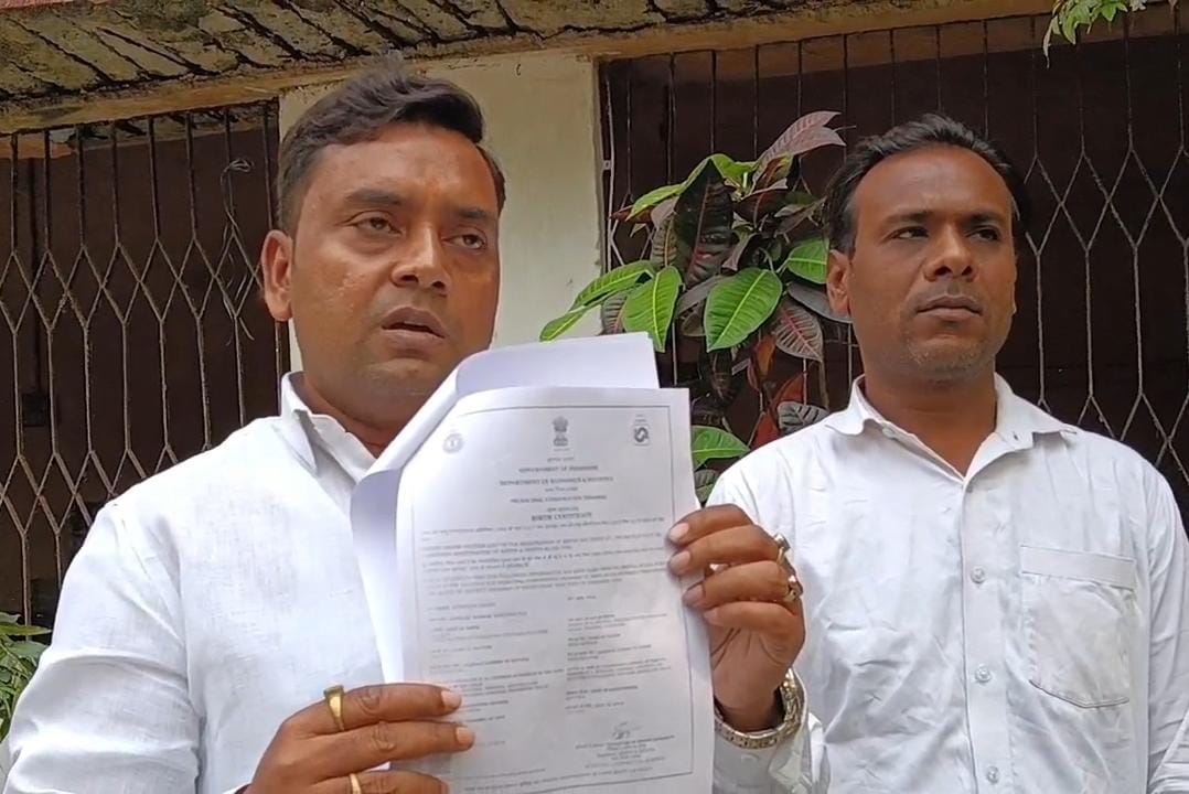 धनबादः वार्ड 11 के पार्षद पर चुनाव में नामांकन के समय तीसरे बच्चे की जानकारी छुपाने का आरोप