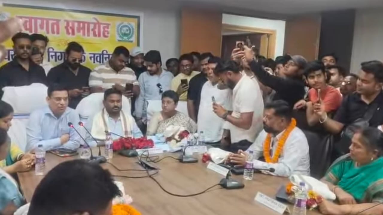 देवघरः मेयर रवि राउत के नेतृत्व में शहर का विकास करेगी निगम की टीम- नगर आयुक्त