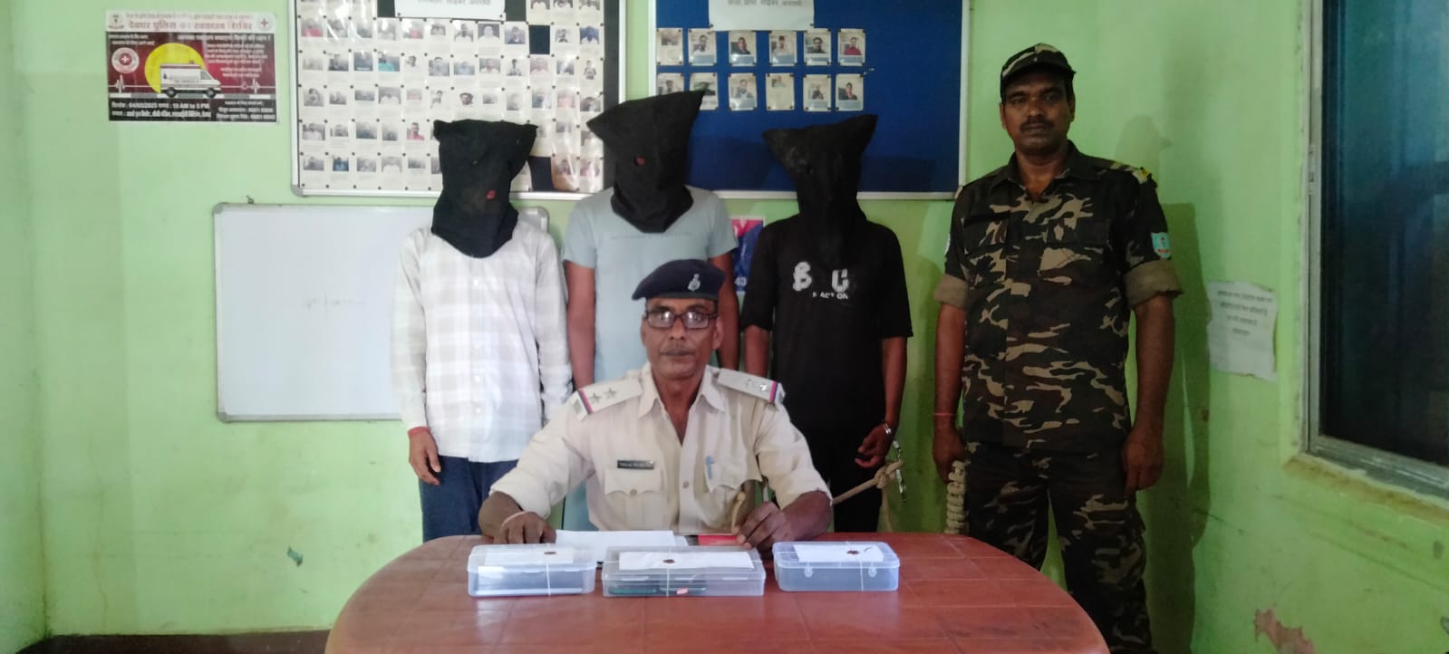 Deoghar News : 3 साइबर अपराधी गिरफ्तार, 4 मोबाइल फोन बरामद