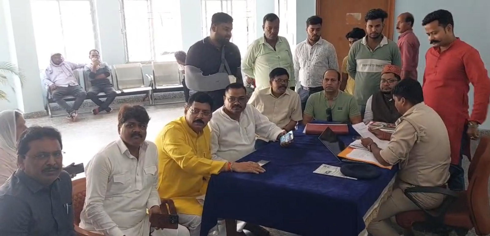 Dhanbad News : कांग्रेस व सीओ के बीच विवाद गर्माया, थाने में शिकायत, आंदोलन की चेतावनी
