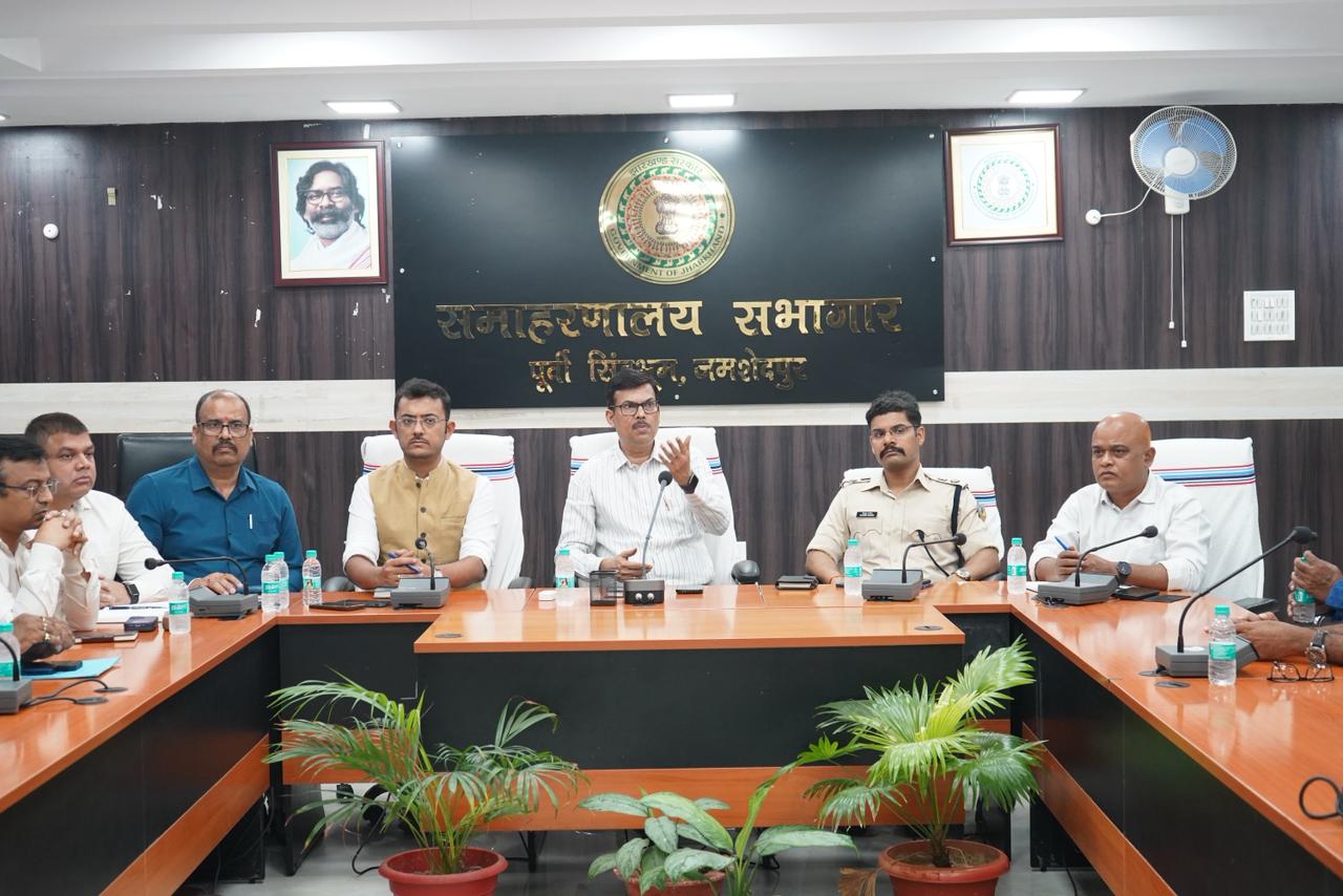Jamshedpur News : अफवाहों से पेट्रोल पंपों पर बढ़ी भीड़, प्रशासन बोला- पर्याप्त है स्टॉक