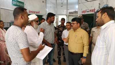 Latehar News : डीसी ने बरवाडीह प्रखंड कार्यालय व सीएचसी का किया निरीक्षण, दिए निर्देश