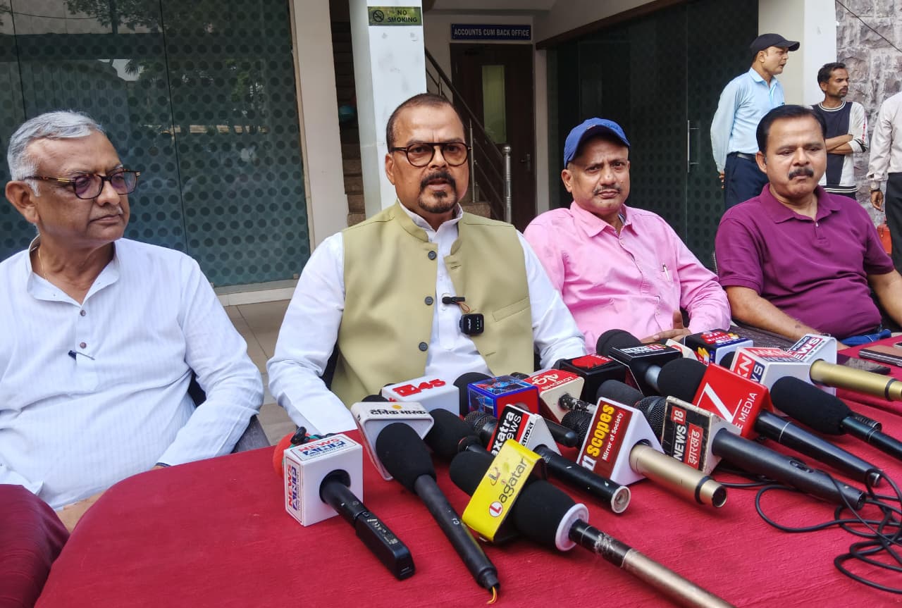 Dhanbad News : झारखंड में पेट्रोल-डीजल की कमी नहीं, अफवाहों से बचें- एसोसिएशन