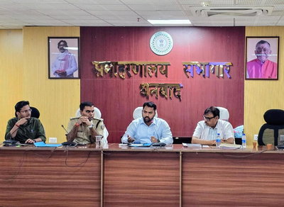 Dhanbad News : अफवाहों से पेट्रोल पंपों पर भीड़, प्रशासन बोला- घबराएं नहीं, ईंधन की नहीं है कमी