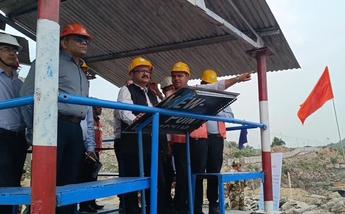 Dhanbad News : बरसात में भी निर्बाध कोयला उत्पादन पर बीसीसीएल का फोकस, सीएमडी ने दिए निर्देश