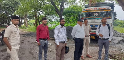 Dhanbad News : जियलगोड़ा में सरकारी तालाब पर कब्जे की कोशिश नाकाम, हाइवा जब्त, भू-माफियाओं पर FIR